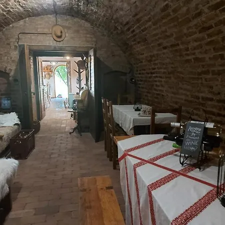 Nádas Pince